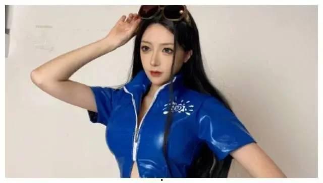cos网红吃瓜