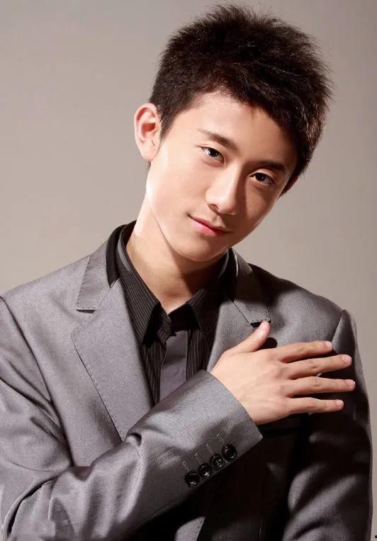 娱乐圈吃瓜看戏张一山,娱乐圈吃瓜看戏的“戏骨”人生